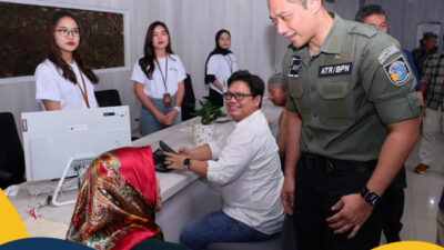 Enam Tahun Berharap, Pasutri Lansia Asal Balikpapan Terima Sertipikat Tanah Elektronik dari Menteri AHY