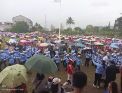 Sempat Diguyur Hujan, Parade Gerak Jalan Dalam Rangka HUT Kemerdekaan RI ke 79 Langowan Raya Tetap Berjalan Meriah