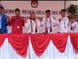 Teriakan 2 Periode dari Pendukungnya Hantarkan Cabup Nina_Tobroni Mendaftar ke KPUD Indramayu