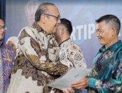Kurangi Ruang Gerak Mafia Tanah, Kementerian ATR/BPN Kembali Bagikan 3.256 Sertipikat Tanah kepada Warga Jabar