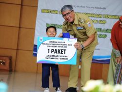 Pemkot Cimahi Salurkan Bantuan SPP Dan Paket Alat Belajar Untuk Siswa SD-SMP