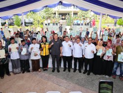 Perkuat Komitmen, Menko AHY dan Wamen Ossy Dewmawan Kembali Bagikan Puluhan Sertipikat Tanah kepada Warga Lebak dan Serang