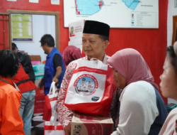 Gercep! Bupati Nina Agustina Salurkan Bantuan Bagi Korban Banjir Rob