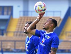 Jamu PSM Makassar, Coach Persib Harap Semua Pemain Fit