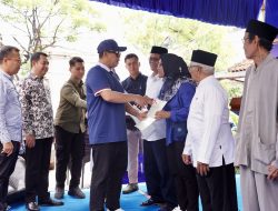 Berikan Kepastian Hukum, Menteri Nusron Serahkan Lima Sertipikat HGB kepada Warga Kampung Nelayan di Penjaringan Jakarta Utara