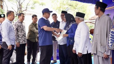 Berikan Kepastian Hukum, Menteri Nusron Serahkan Lima Sertipikat HGB kepada Warga Kampung Nelayan di Penjaringan Jakarta Utara