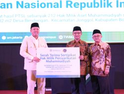 Serahkan 212 Sertipikat Tanah Aset Milik Persyarikatan Muhammadiyah, Menteri Nusron Wahid Komitmen Percepat Sertipikasi Tanah Wakaf