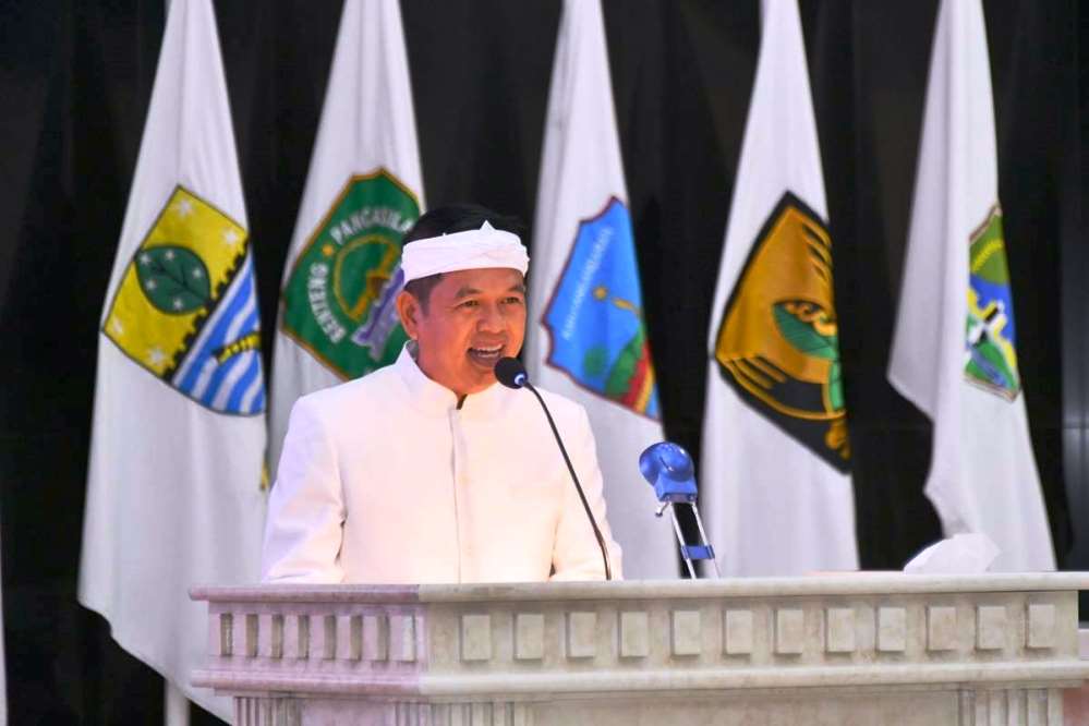 Gubernur Dedi Mulyadi menyampaikan LKPJ Gubernur Jawa Barat tahun anggaran 2024 pada Rapat Paripurna DPRD, Jumat (21/3/2025).Foto ; Humas Jabar