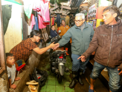 Gercep, Wali Kota Bandung Tinjau Lokasi Banjir dan Siapkan Penanganan
