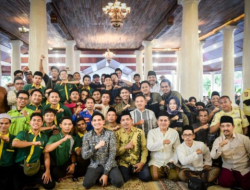 Bupati dan Wakil Bupati Indramayu Ajak Petugas Kebersihan, Keamanan, dan Anak Yatim Buka Puasa Bersama di Pendopo