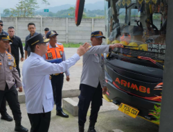 Wagub Erwan Tinjau Arus Mudik di Terminal Ciakar Sumedang
