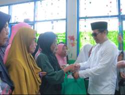Di Akhir Ramadan, Kang DS Laksanakan Kebiasaannya Berbagi Santunan dan Paket Sembako Kepada Ribuan Warga