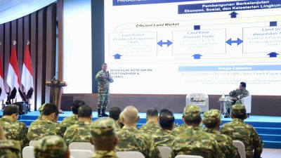 Menteri ATR/BPN, Nusron Wahid memberikan pembekalan bagi kepala daerah pada kegiatan retret yang berlangsung di Komplek Akademi Militer Magelang. (Sumber: atrbpn.go.id)
