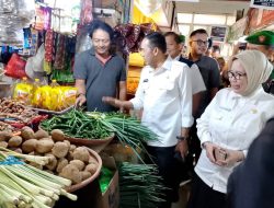 Menjelang Hari Raya Idul Fitri, Wali Kota Cimahi, Letkol (Purn) Ngatiyana Sidak Harga Kepokmas