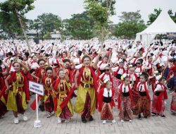 Luar Biasa! 6000 Penari di Karawang Meriahkan World Dance Day
