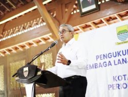 Tekad Wujudkan Kota Ramah Lansia, Farhan: Kami Awali dengan Perbaikan Infrastruktur dan PJU