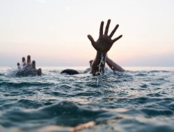 Tragis, Dua Pria Meninggal Saat Menyuluh Ikan di Pantai Kehale Flores Timur