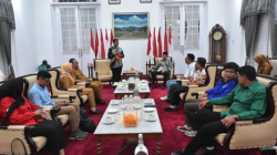 Pemkab Sumedang Serahkan Bantuan Keuangan Parpol