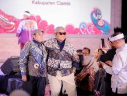 Kriya Naik Kelas! Bandung Tampil Stylish di Fashion Show PKJB 2025